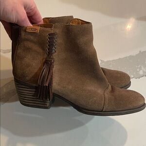 PIKOLINOS Baqueira Tassel Tan Ankle Booties with zipper